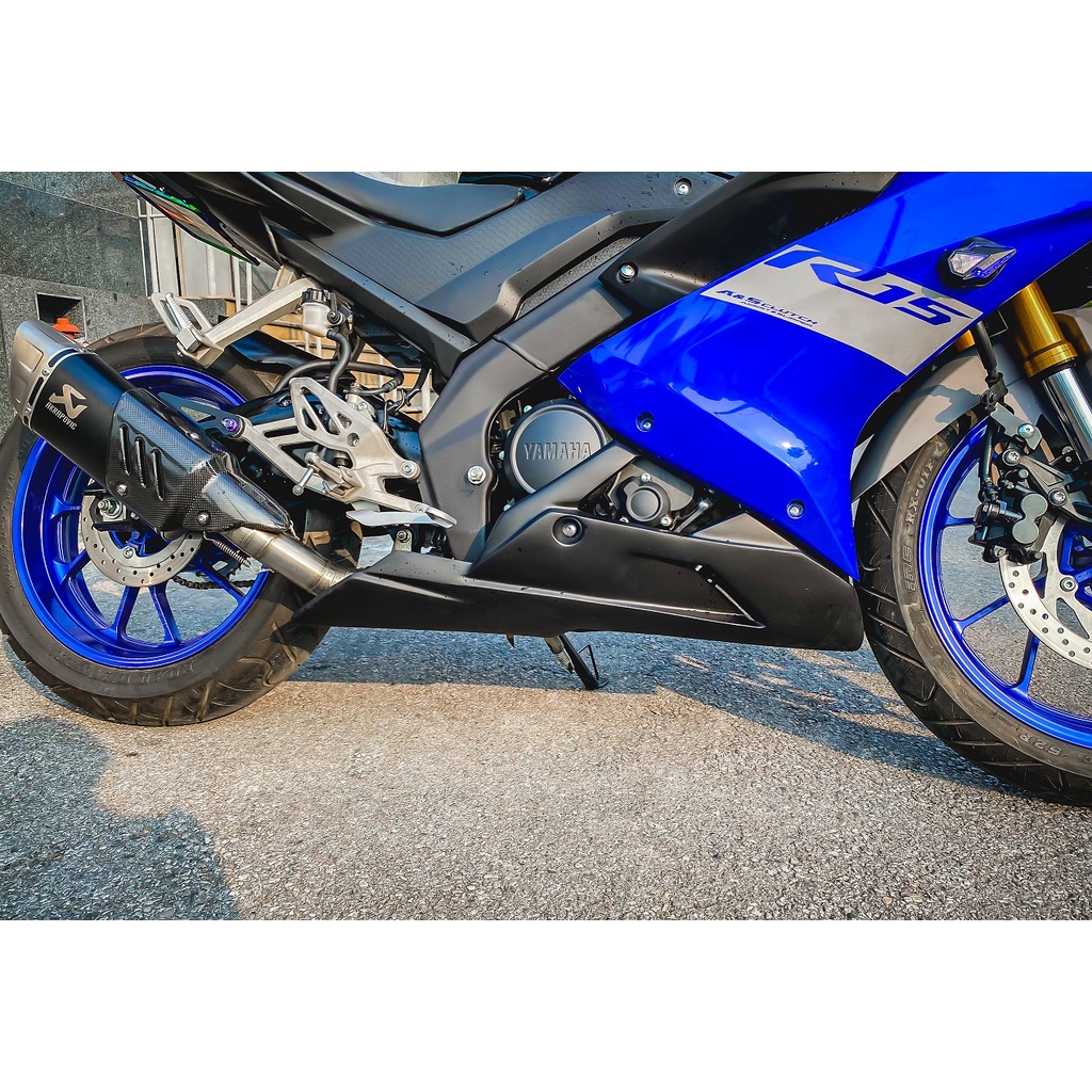 Mỏ cày độ cho Yamaha R15v3 kiểu dáng thể thao chất liệu nhựa composite.