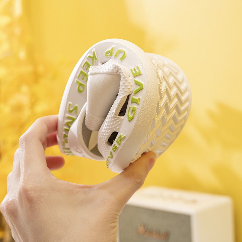 Qi Dashun Giày Đục Lỗ Thoáng Khí Chống Trượt Họa Tiết Hoạt Hình Dễ Thương Thời Trang Mùa Hè Cho Nam Và Nữ FT6284