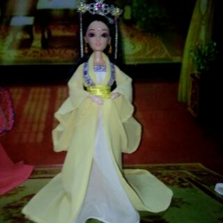 Búp bê cổ trang