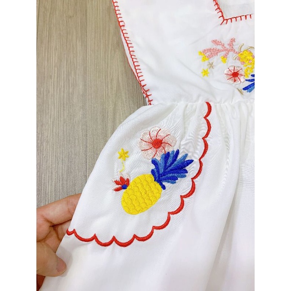 Bộ bé gái áo trắng thêu quần đỏ cam iu