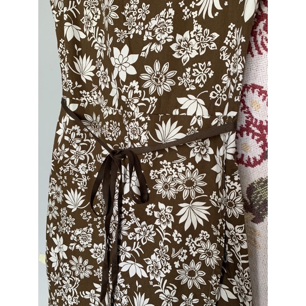 2hand Wind's Clothes 🍂 Váy xô Nhật vạt chéo dây eo hoạ tiết hoa nâu viền trắng
