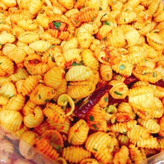 1 HỘP BÁNH ỐC CÀ NA LẮC TÉP HÀNH - HÀNG BAO NGON