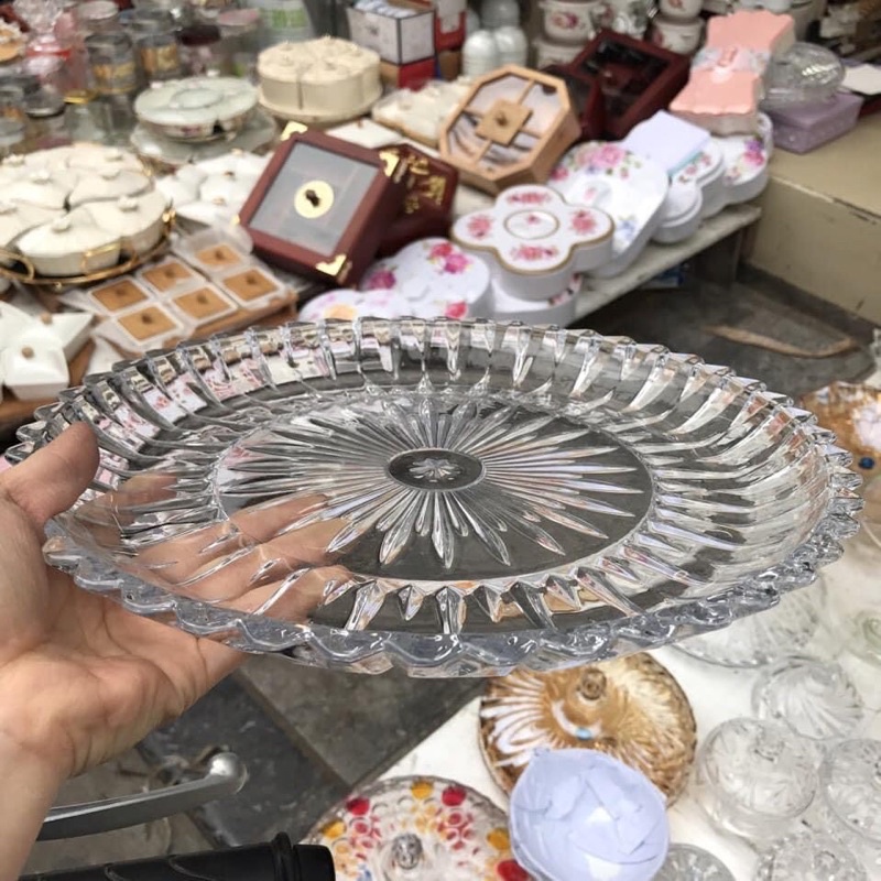 Đĩa thuỷ tinh trắng viền răng cưa
