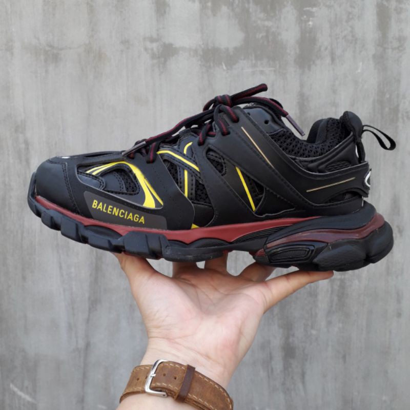 Giày thể thao balen track màu đen vàng sc lót thạch