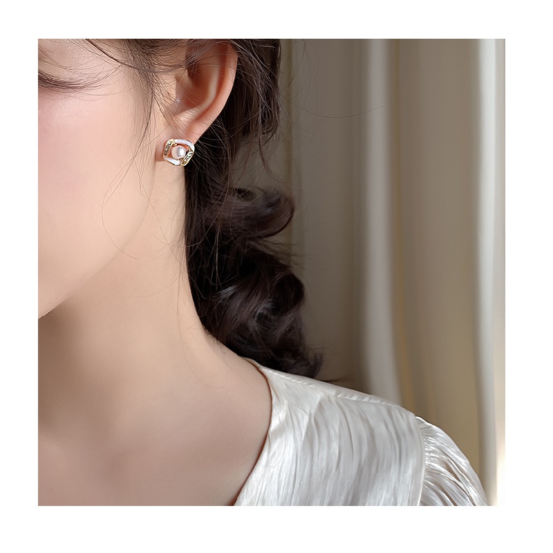 Bông tai ngọc trai kiểu dáng đơn giản cho nữ