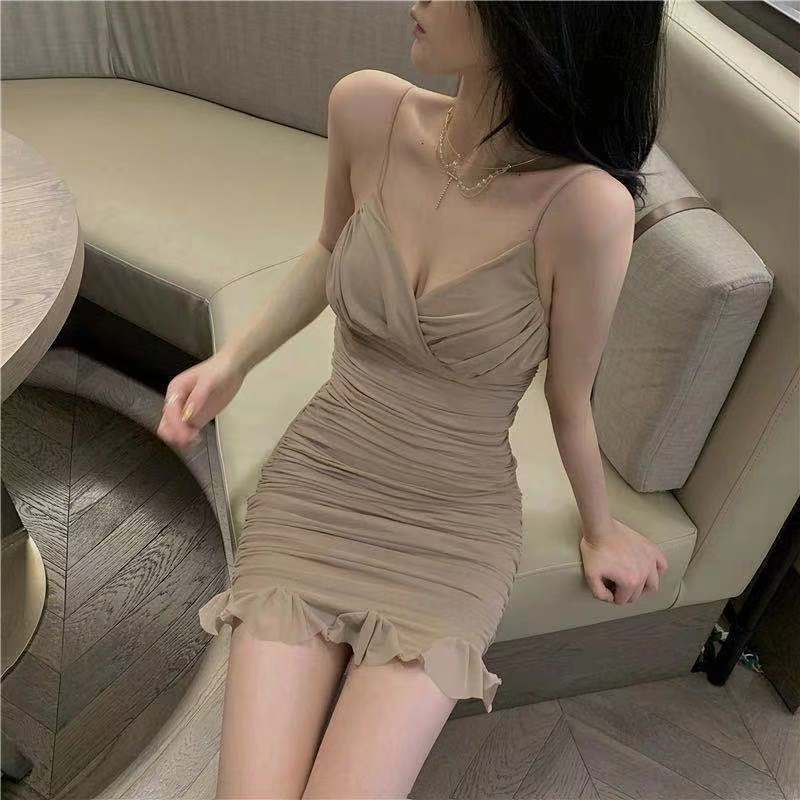 Đầm hai dây cổ chữ V khoét sâu phối bèo thời trang mùa hè quyến rũ cho nữ