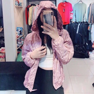 Áo gió nữ mới hoạ tiết lạ