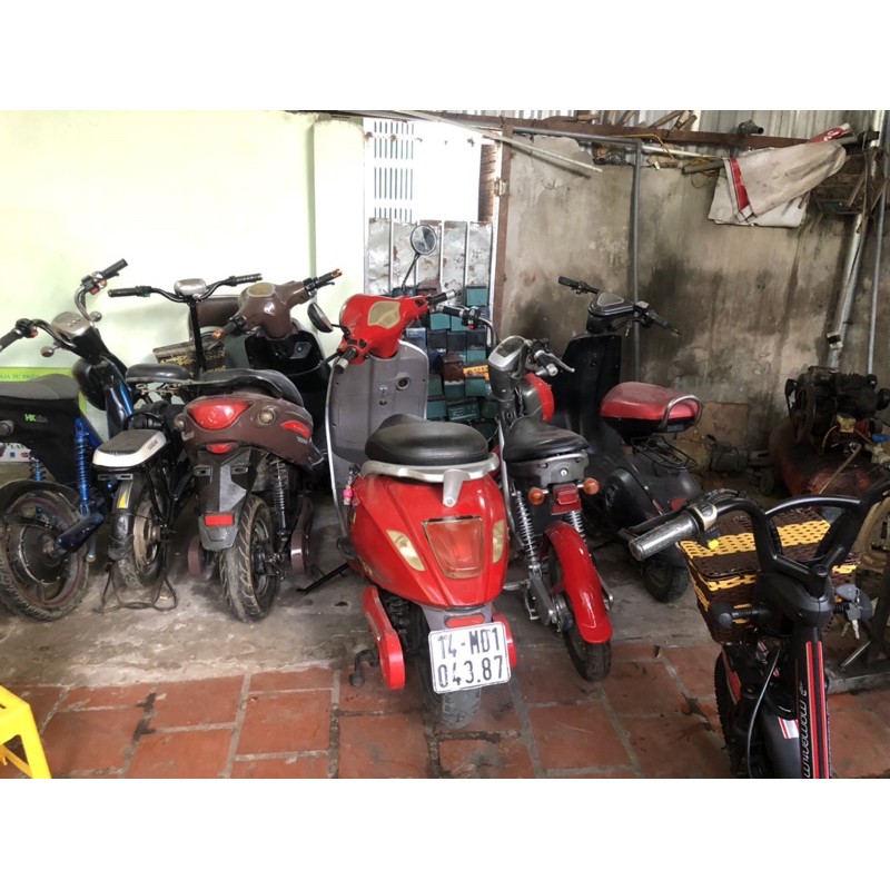 xe điện vespa đỏ