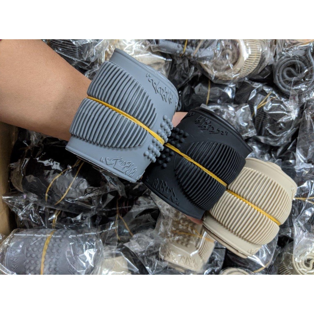 Bọc vô lăng ô tô được làm bằng silicone có gân massage VS2450