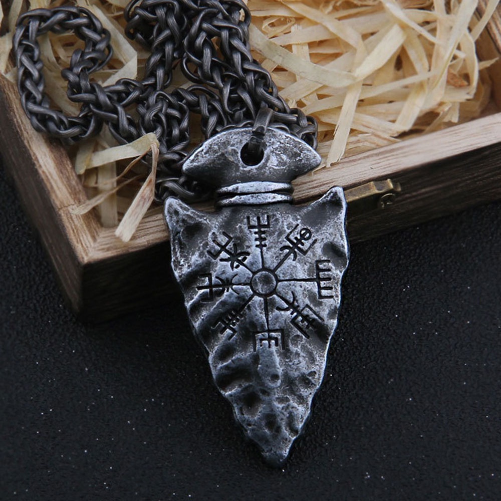 Vòng cổ dạng la bàn tam giác viking cổ