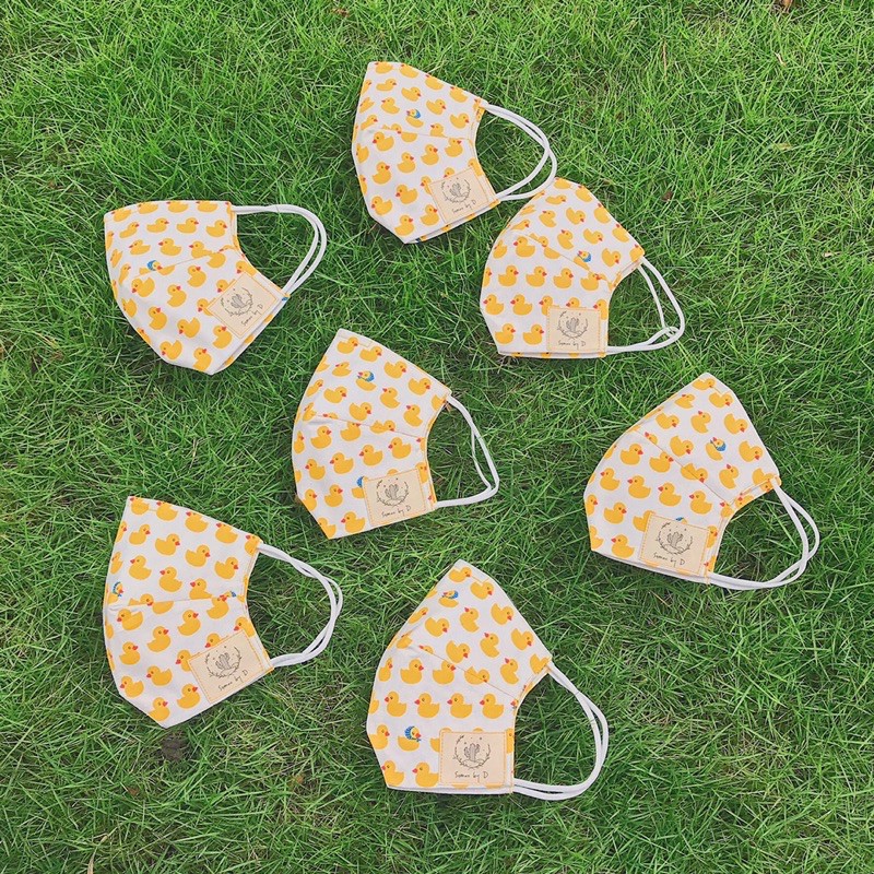 Khẩu trang hoạ tiết vịt vàng và thú cam | BigBuy360 - bigbuy360.vn