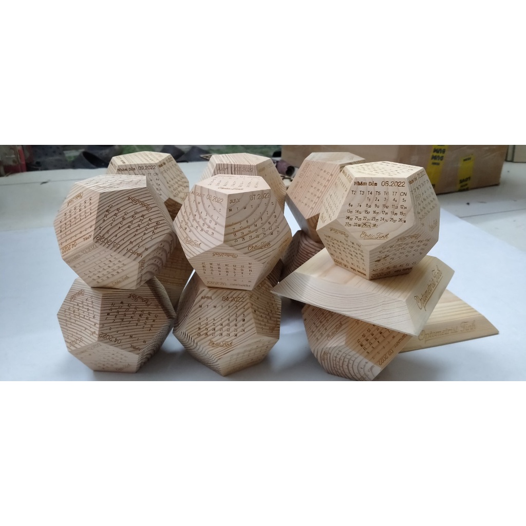 Lịch Gỗ Lục Giác Để Bàn Lịch 12 Mặt ~ Khắc Logo Tên Làm Quà Tặng Đối Tác, Khách Hàng, Bạn Bè, Chúc Tết Ý Nghĩa