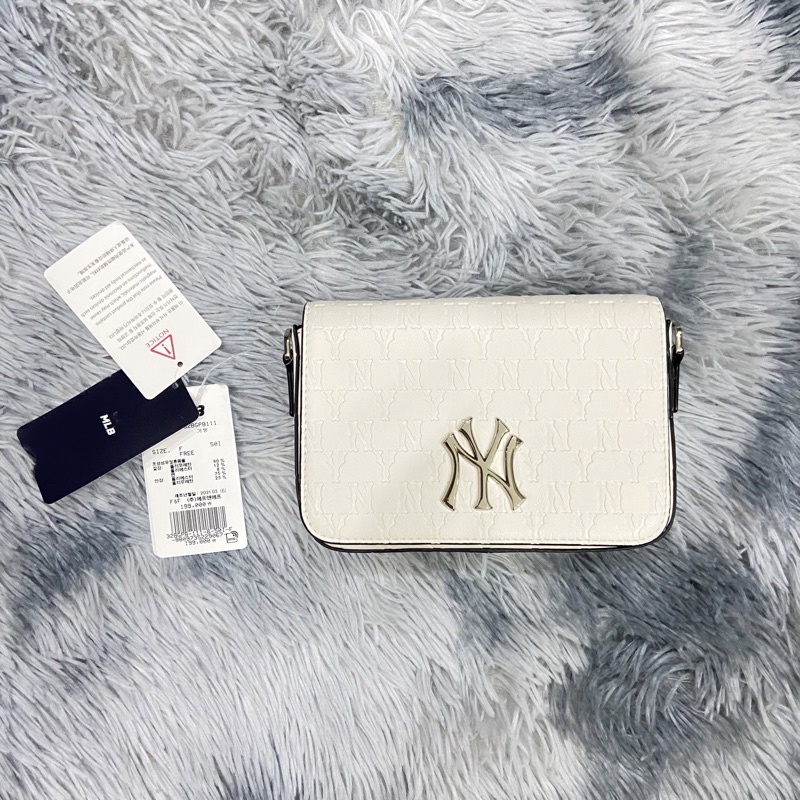 TÚI MLB ĐEO CHÉO TRƠN MONOGRAM IN CHÌM