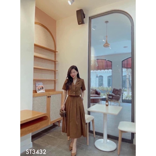 Set nữ áo crop cổ vest mix chân váy dài màu nâu tây