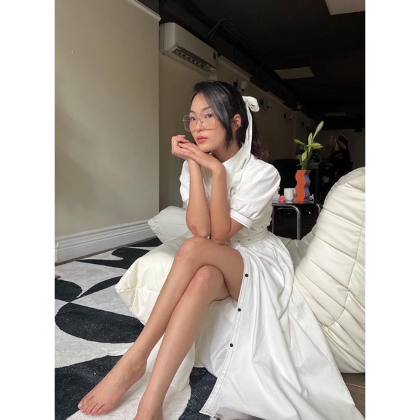 ĐẦM MIDI TRẮNG CỔ SƠ MI NHỌN XẺ TÀ KÈM BELT