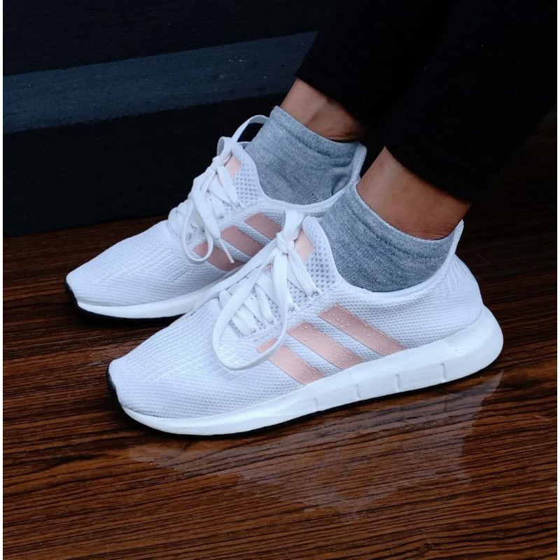 Giày Thể Thao Adidas Swift Run Thời Trang Năng Động