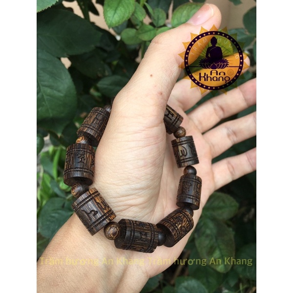 Vòng trầm hương sánh chìm khắc chú Tây Tạng