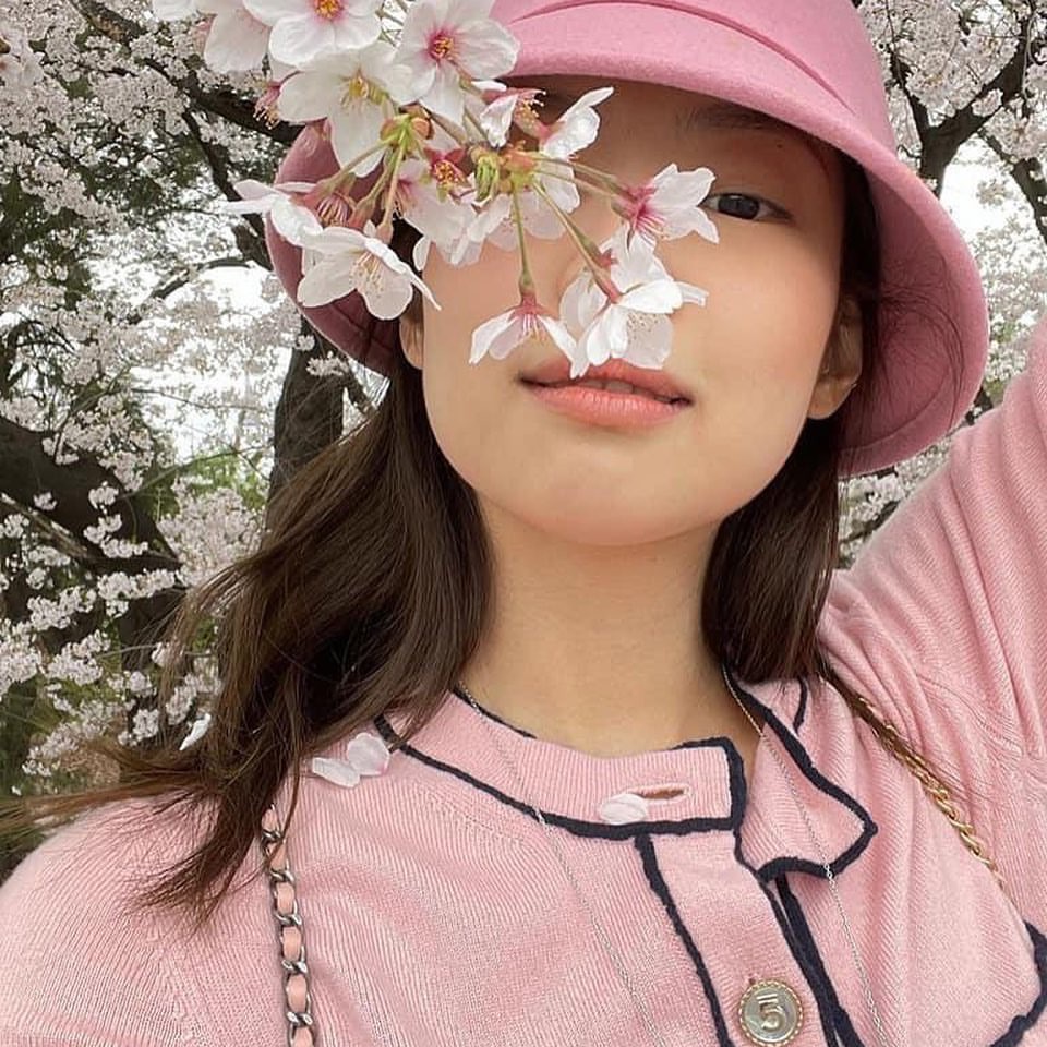 Áo cardiagn tay dài hồng Jennie Blackpink