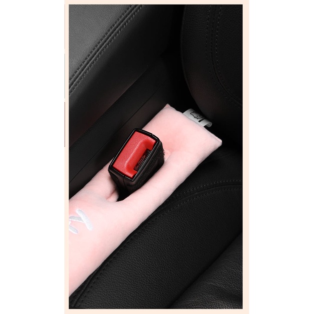 MIẾNG NHÉT CHỖ HỞ GHẾ NGỒI XE HƠI HÌNH HELLO KITTY DỄ THƯƠNG