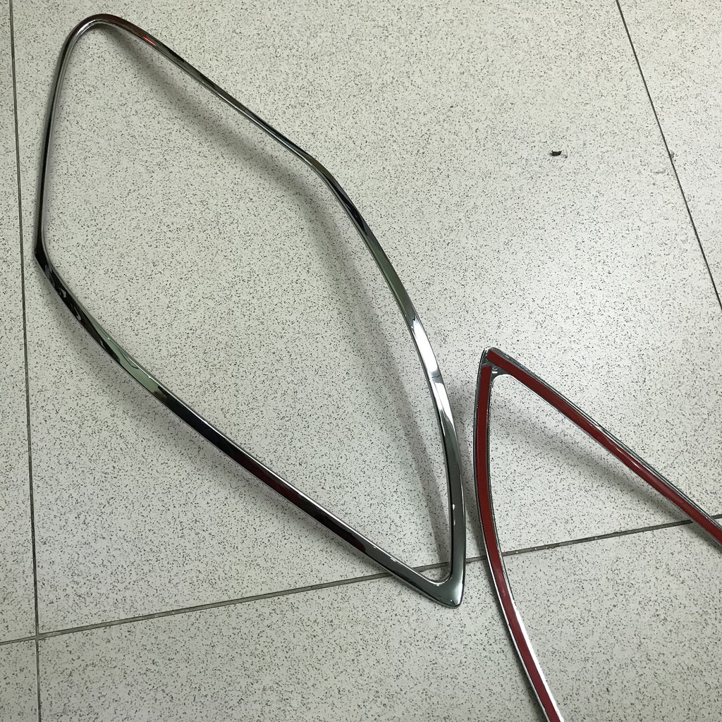 Bộ ốp viền đèn pha xe Toyota vios các form  2008 đến 2011