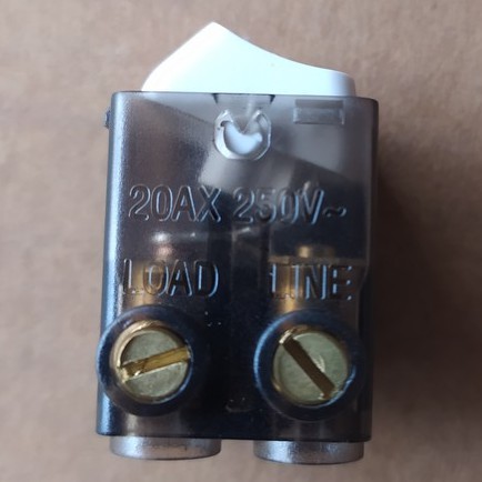HẠT CÔNG TẮC VUÔNG 2 CỰC 20A LiOA