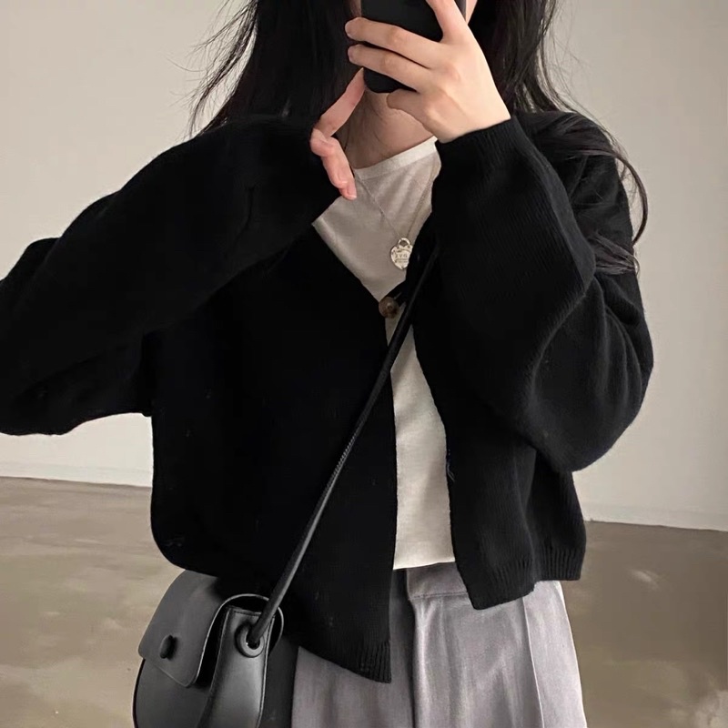 Áo len ayijia cổ V 1 cúc | BigBuy360 - bigbuy360.vn