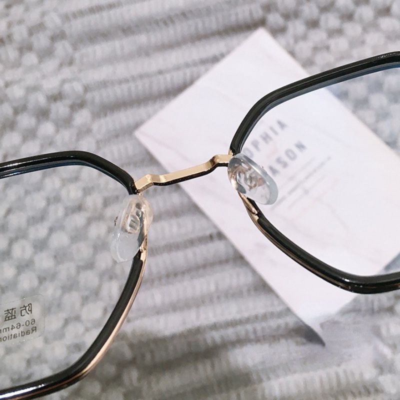 Mắt kính gọng kim loại chốn ánh sáng xanh cá tính