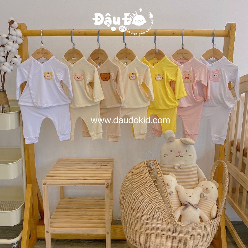Bộ dài tay thun cotton thêu gấu kèm mũ