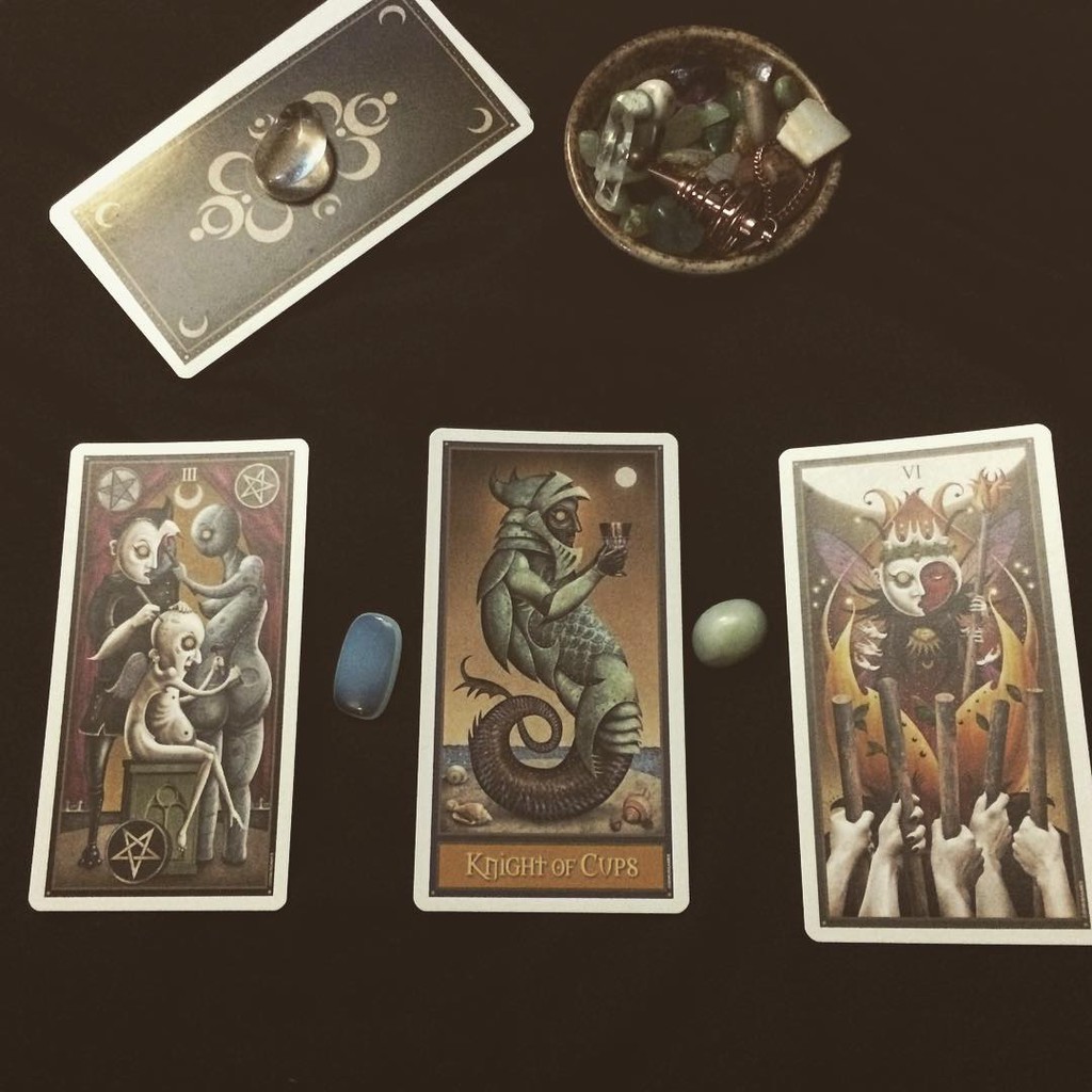 Bộ bài Deviant Moon Tarot Deck Deluxe Edition - Phiên bản có viền
