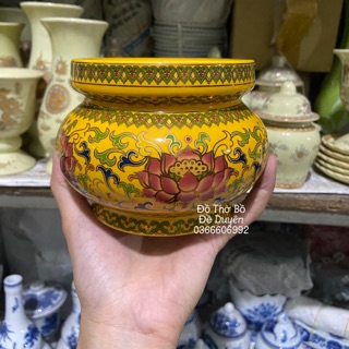 Bát hương vàng hoa văn
