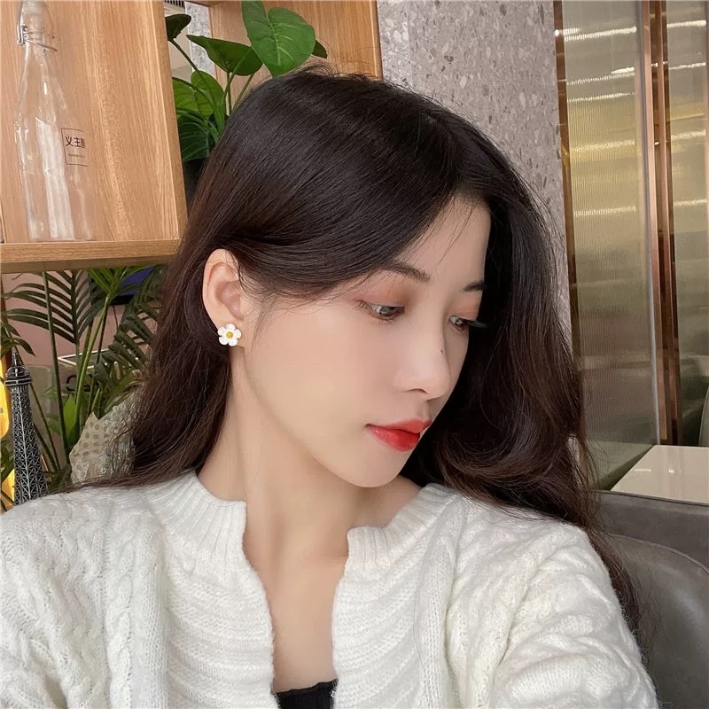 Khuyên tai hình hoa trắng 5 cánh cute - Maben