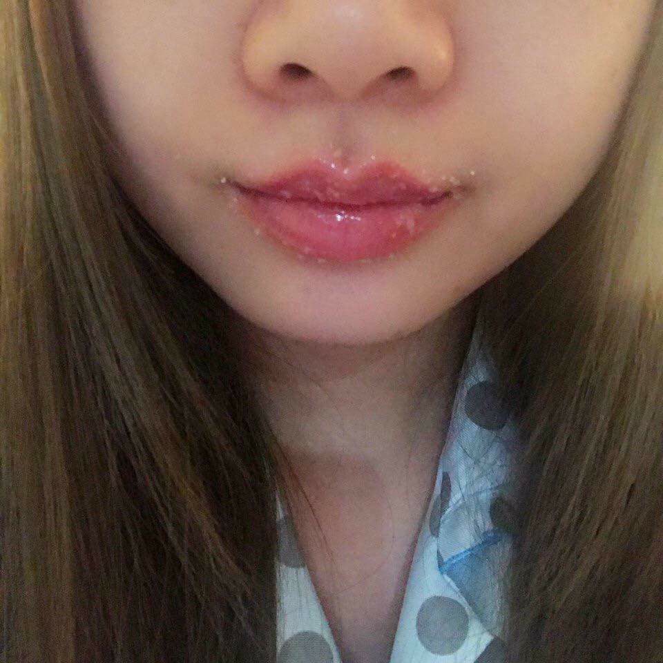 TẨY TẾ BÀO CHẾT MÔI LIP SCRUB PHUTAWAN | BigBuy360 - bigbuy360.vn