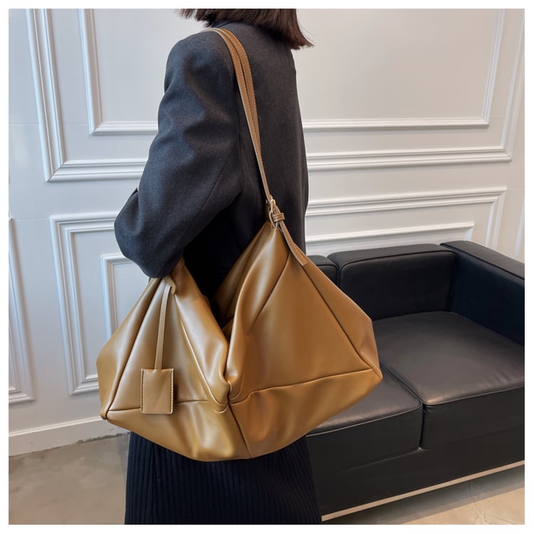 Túi xách trơn form mềm charm hình chữ nhật