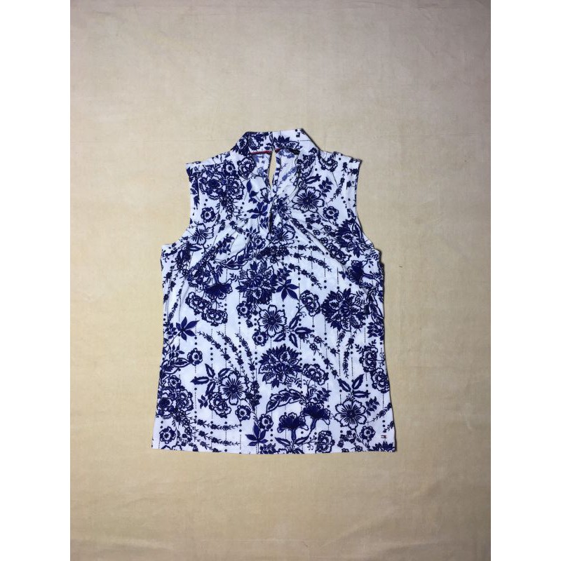 Áo kiểu thun nữ không tay cổ tim hiệu Tommy Hilfiger màu trắng có in họa tiết size XS chính hãng