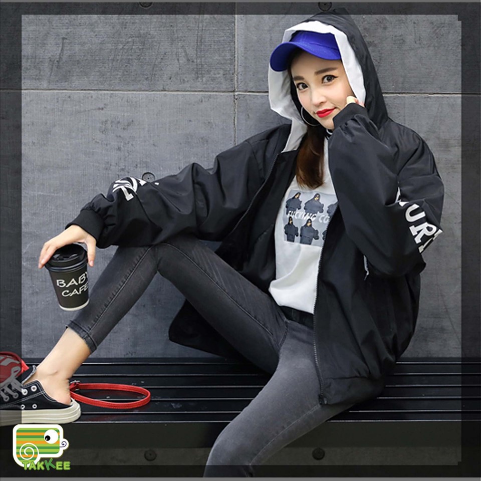 ÁO KHOÁC GIÓ IN CHỮ SAU LƯNG VÀ CÁNH TAY THỂ HIỆN CÁ TÍNH CỦA BẠN