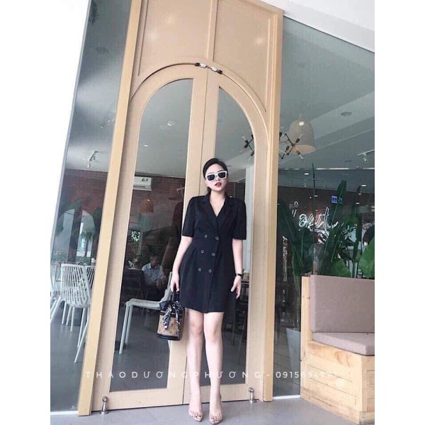 Váy đen cổ vest