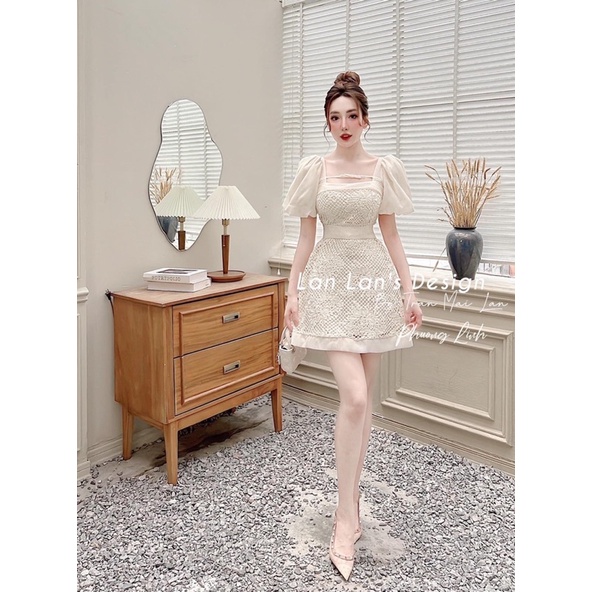 Váy ren cổ vuông dáng xoè