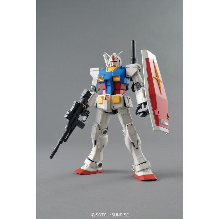 Mô hình lắp ráp gundam MG 1/100 RX-78-02  (The Origin Ver.)