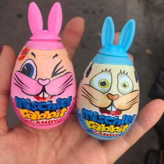 Trứng bóc đồ chơi