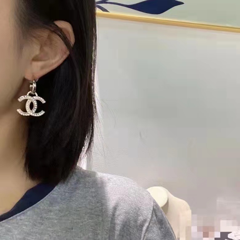 Bông tai thời trang nữ cao cấp Channel sành điệu, thanh lịch và cá tính