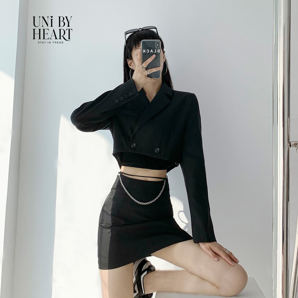 Chân váy nữ Kaylar Skirt màu đen dáng ngắn, chất liệu dày dặn, kèm dây xích - Uni By Heart