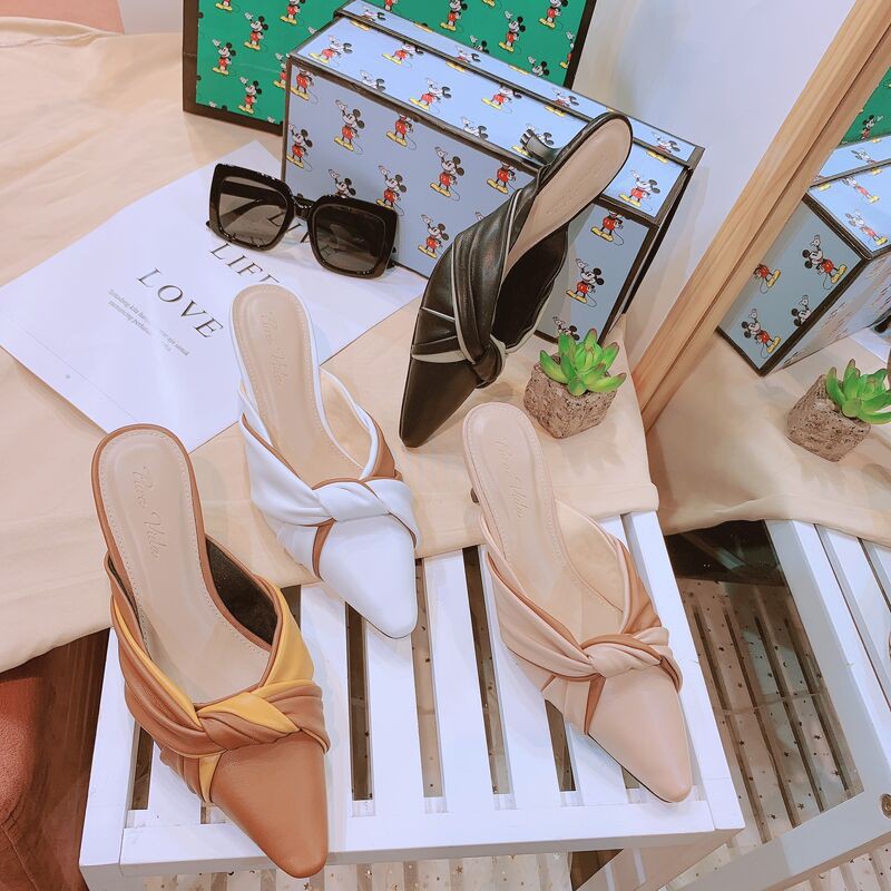 Guốc gót nhọn đính nơ xoắn
