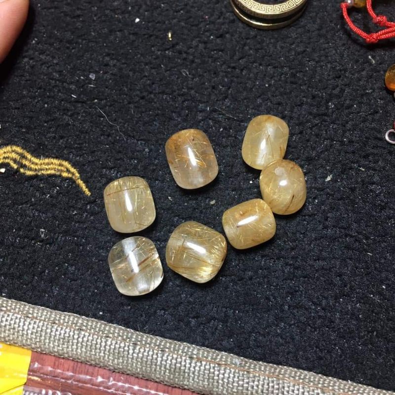 1 viên lu thống tóc vàng