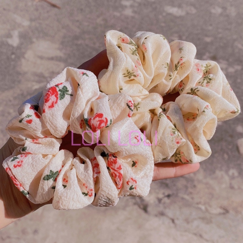 Scrunchies buộc tóc thiết kế hoa nhí nền kem Loli. Cột tóc hoa cổ điển dễ thương