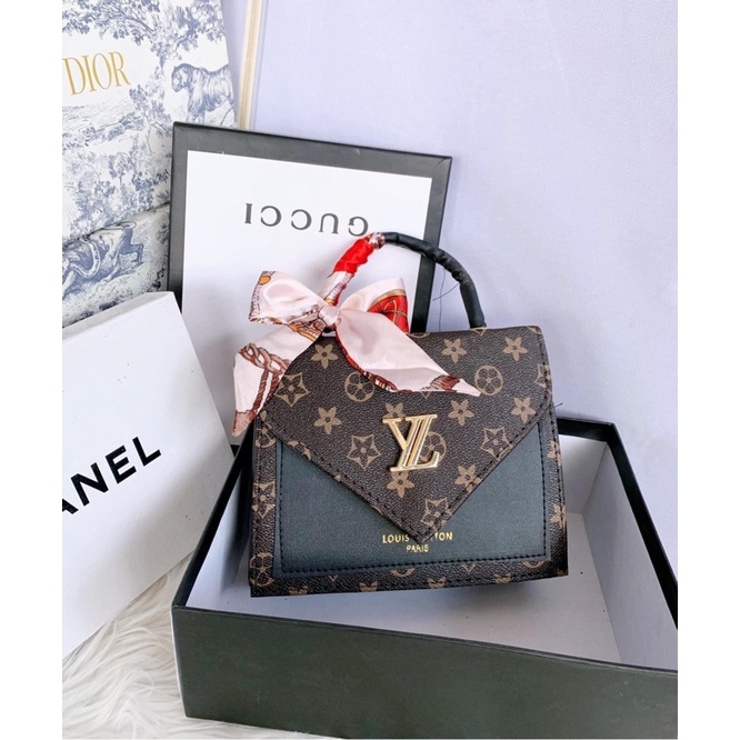 Túi  sách LV trẻ chung đeo chéo sách tay chất liệu da UP