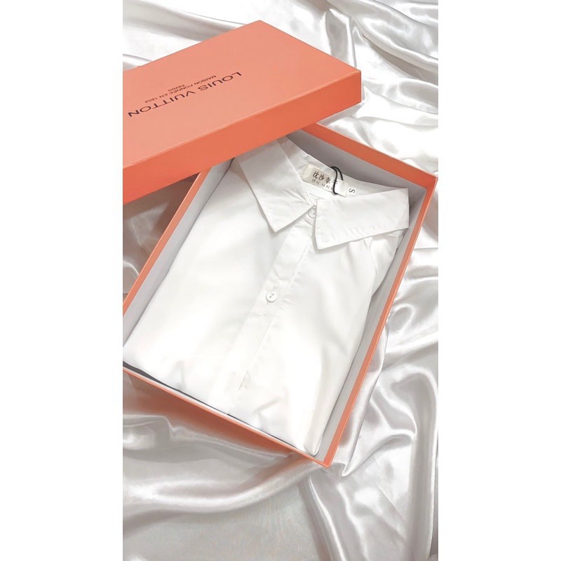 Áo sơ mi nữ trắng dài tay chất lụa hàn tay dài form rộng đuôi tôm  - Áo sơ mi cộc tay chất đũi cổ vest | BigBuy360 - bigbuy360.vn