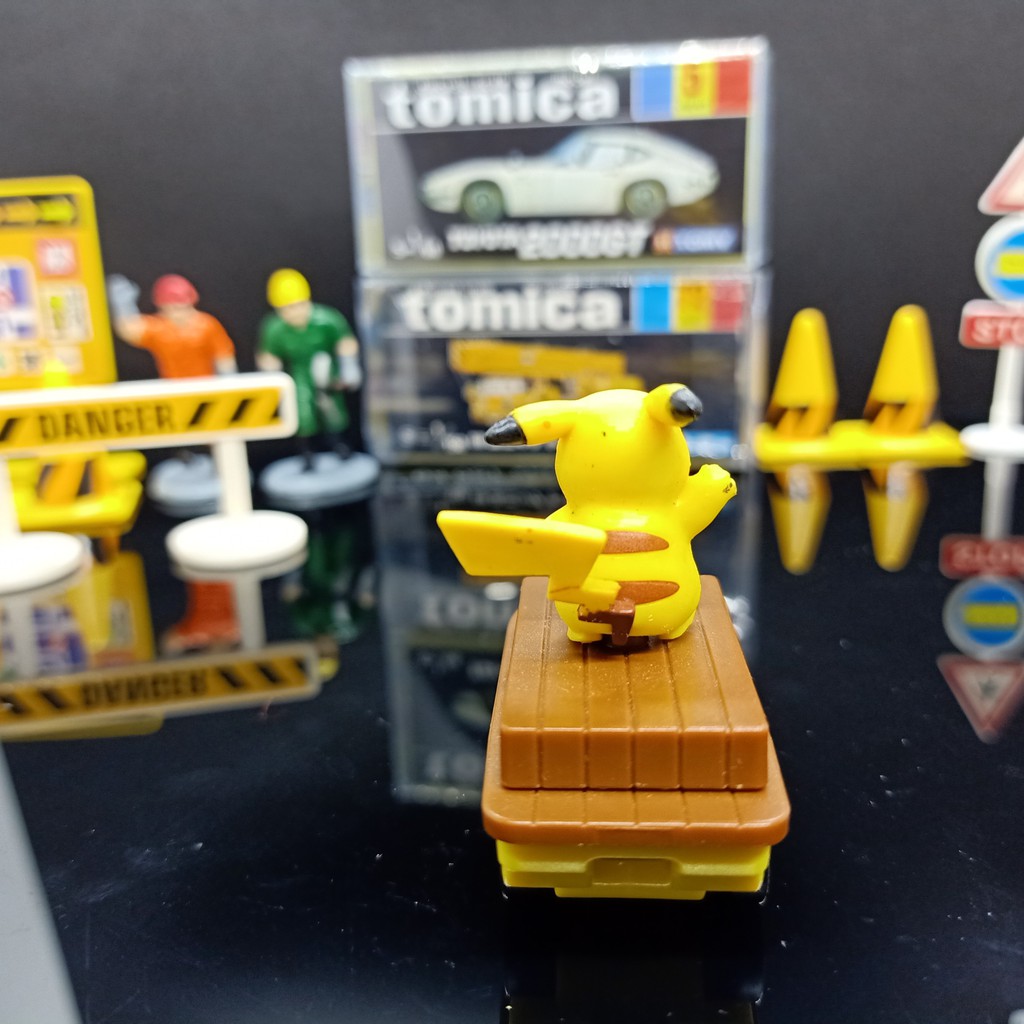 Nintendo Pocket Monsters Pikachu Made in japan 2010 tương đương Tomica 1/64 chạy bánh đà