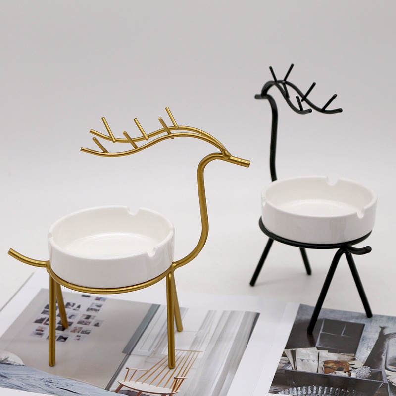 Gạt tàn thuốc hình hươu bằng kim loại thiết kế tinh xảo và sang trọng
