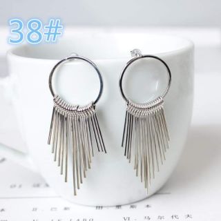 Khuyên tai thời trang mẫu ảnh lookbook