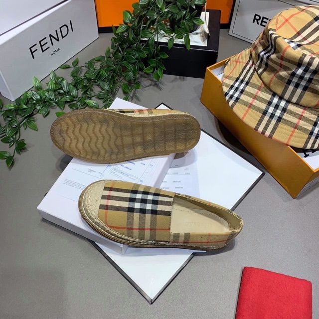 Giày slipon kẻ brr fullbox